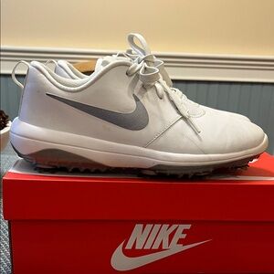 Nike White and Gray ⛳️ Golf Shoes